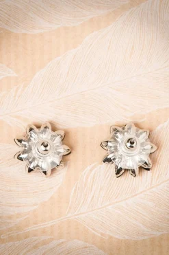 Lovely Audrey Jet Flower Stud Oorbellen In Zwart En Zilver><noscript><img width=