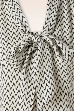 Vixen Crepe Bow Long Sleeve Top In Creme>Vrouwen Blouses