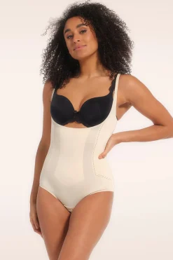 MAGIC Bodyfashion Dream Shaper Body Briefer In Latte>Vrouwen Shapewear