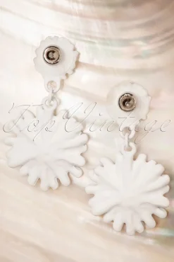 Topvintage Boutique Collection Friendly Wildflower Oorbellen In Wit><noscript><img width=