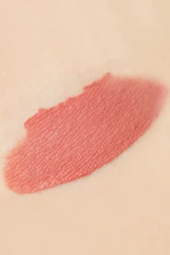 The Balm Maak Kennis Met Matte Hughes In Honest Coral><noscript><img width=
