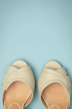 Banned Retro Mable Peeptoe Pumps In Creme>Vrouwen Pumps